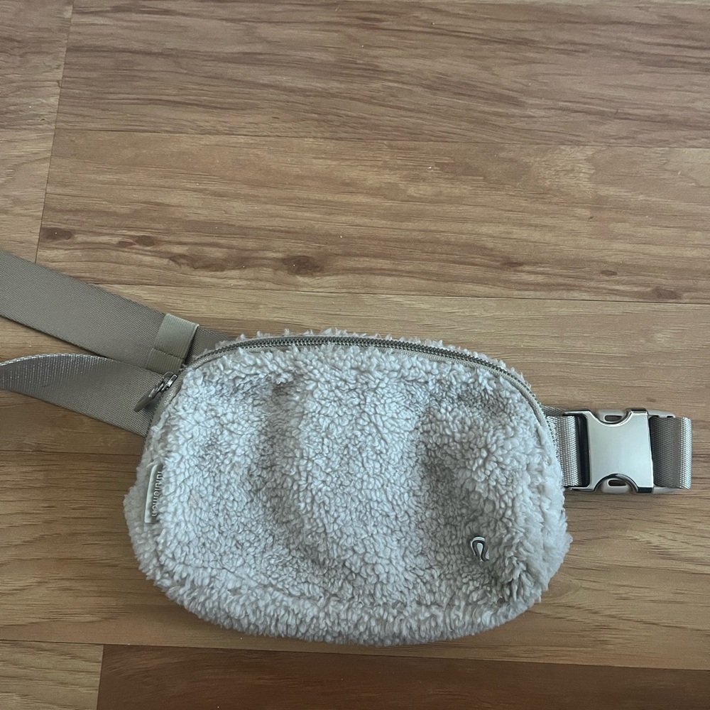 Lululemon Cream Fluffy Everywhere Belt Bag